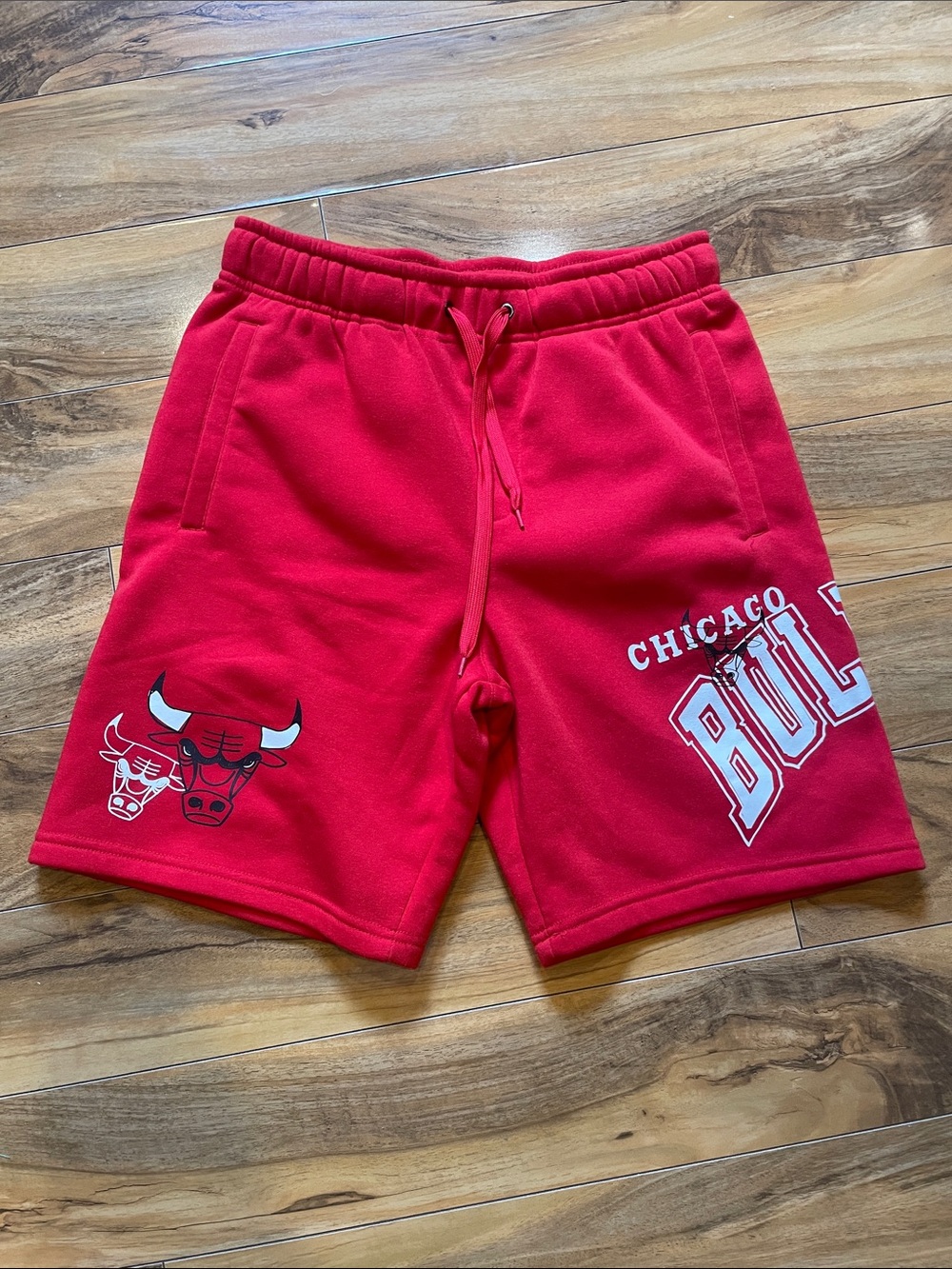Mens Size small Chicago Bulls NBA shorts